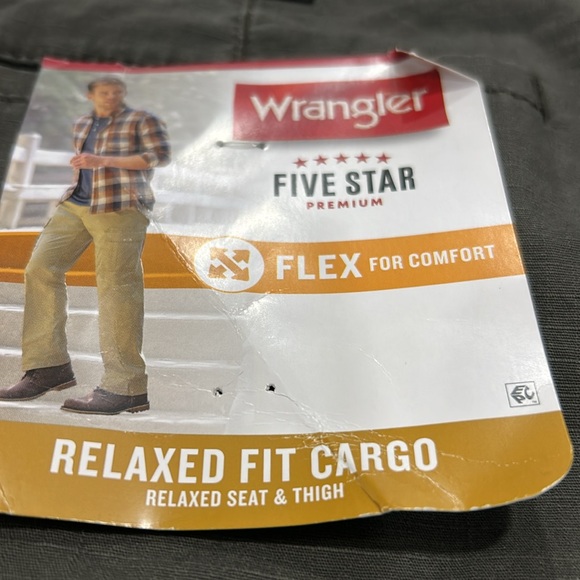 Wrangler New With Tags Relaxed Fit Cargo‎ Pants. Size 48X32 - Picture 1 of 9